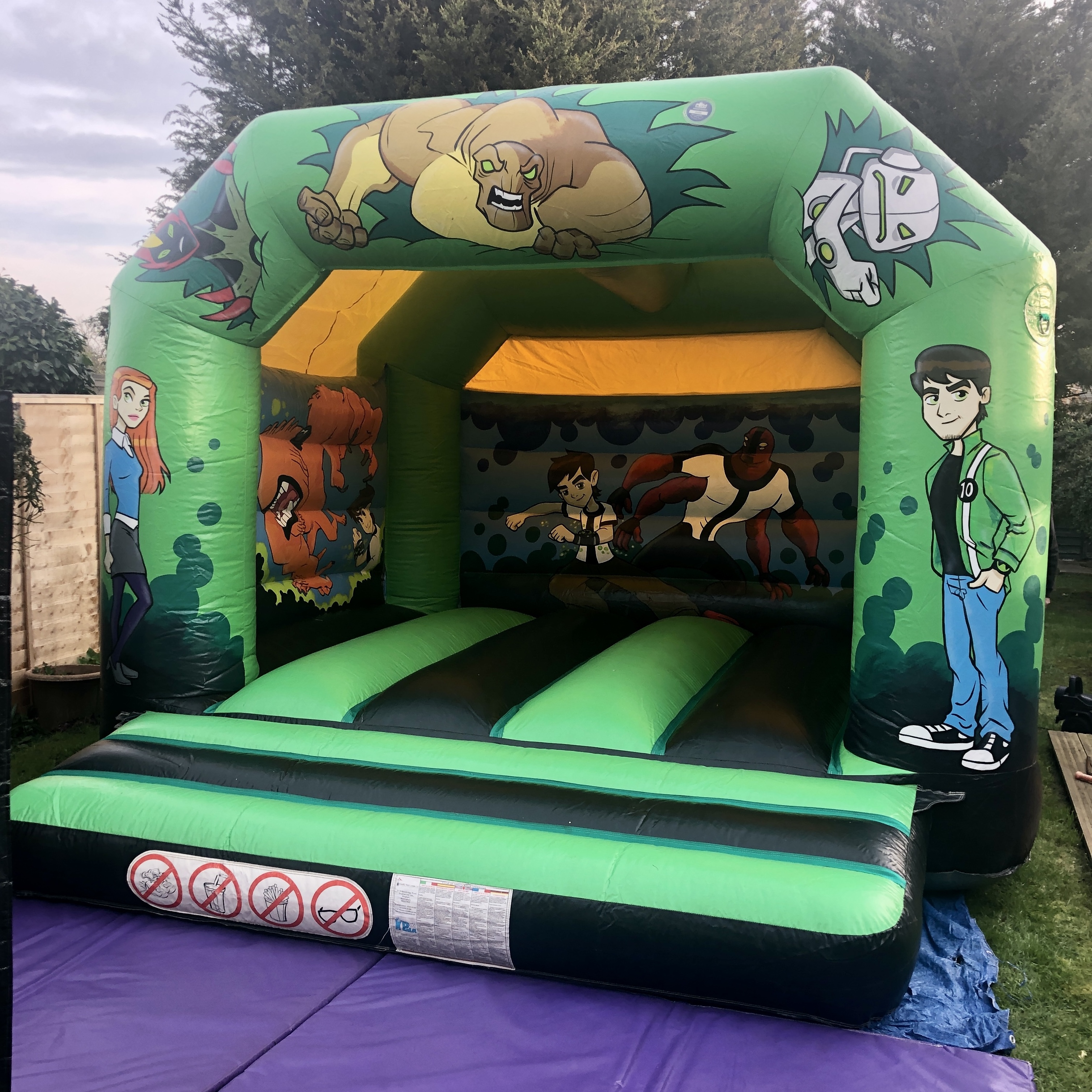 Alien and monsters bouncy castle hire in Bexley 