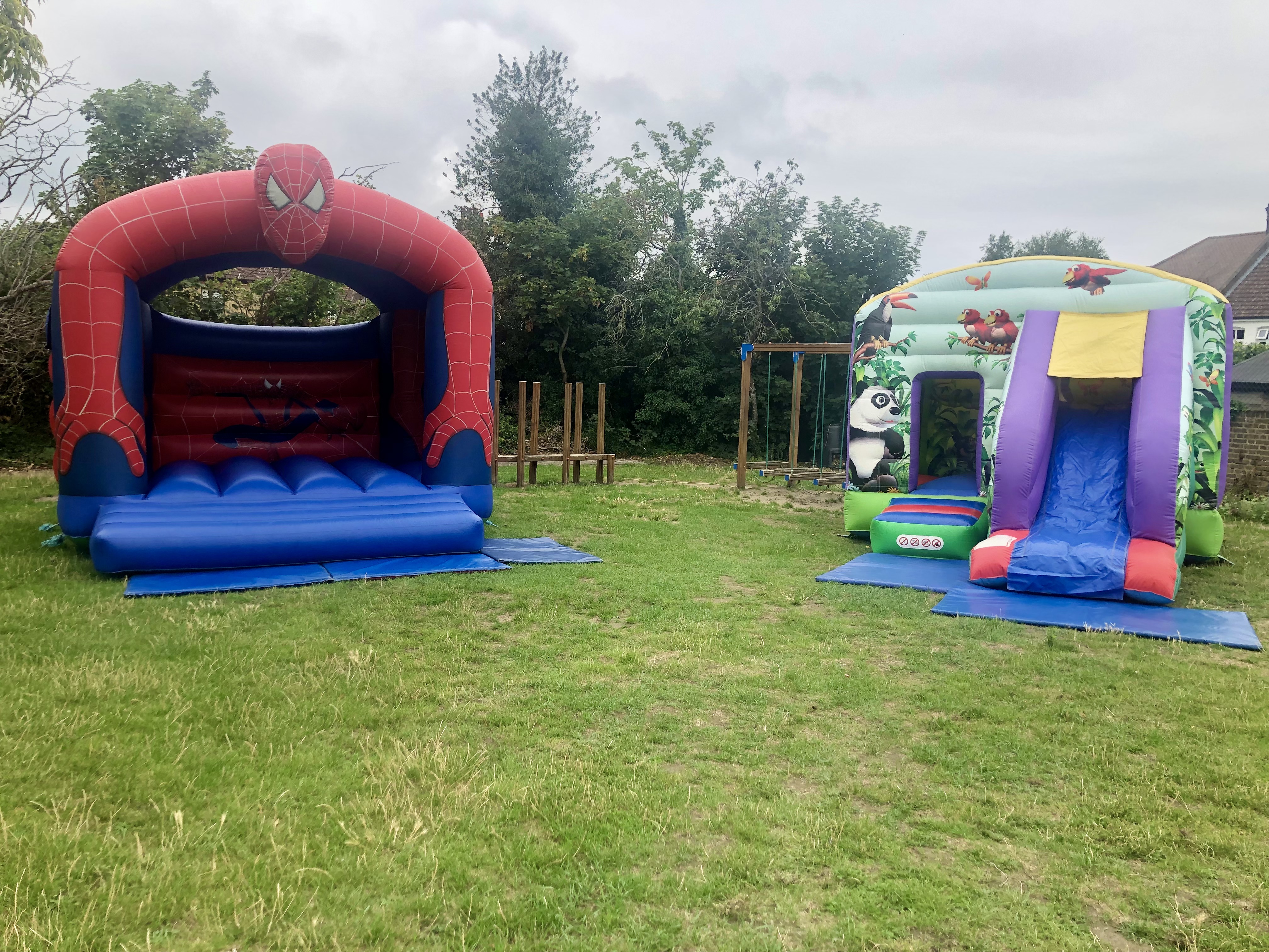 Kids bouncy castle hire for parties in gardens in Welling and Bexley kids bouncy castle hire welling and bexley